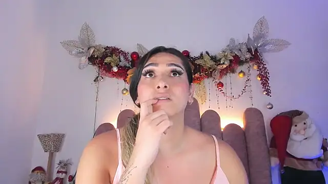 Snapshot of ISABELLASSMITH chatting on 12/31/24, 10:45 ISABELLASSMITH online show from 12/31/24, 10:45