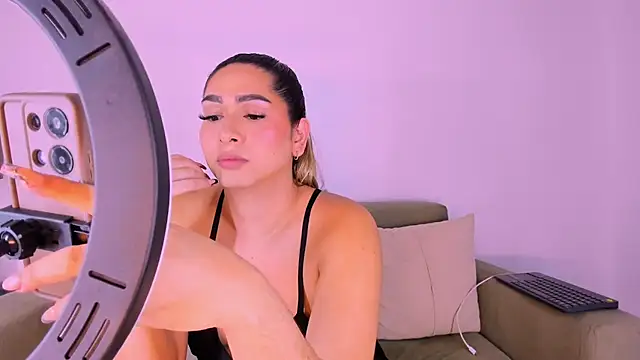 Snapshot of ISABELLASSMITH chatting on 02/25/25, 06:03 ISABELLASSMITH online show from 02/25/25, 06:03