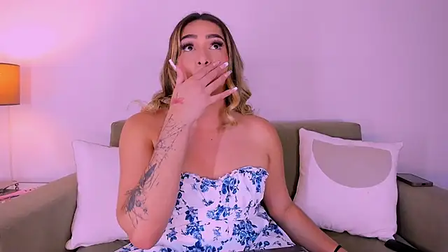 Snapshot of ISABELLASSMITH chatting on 03/13/25, 07:53 ISABELLASSMITH online show from 03/13/25, 07:53