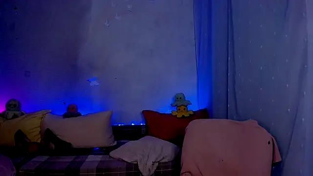 Snapshot of LickLizzy chatting on 02/04/25, 06:04 LickLizzy online show from 02/04/25, 06:04