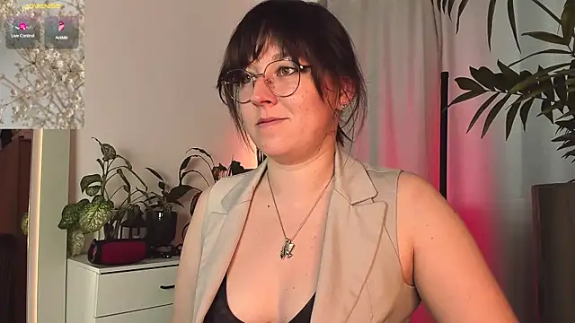 5 in one online show from 08/08/26, 05:53