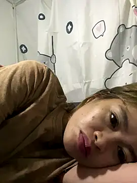 Snapshot of pinay4uwithagoodheart chatting on 12/17/25, 06:36 pinay4uwithagoodheart online show from 12/17/25, 06:36