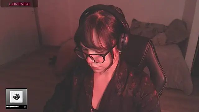 Snapshot of modjo_ chatting on 12/15/25, 03:00 modjo online show from 12/15/25, 03:00