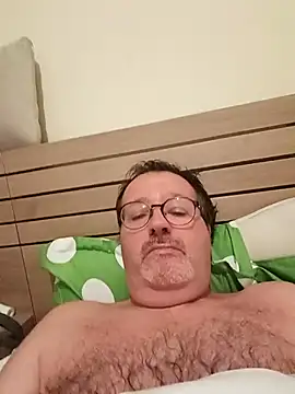 Snapshot of mike9473 chatting on 10/04/25, 09:02 mike9473 online show from 10/04/25, 09:02