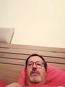 Snapshot of mike9473 chatting on 10/12/25, 07:35 mike9473 online show from 10/12/25, 07:35