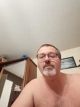 Snapshot of mike9473 chatting on 11/17/25, 06:30 mike9473 online show from 11/17/25, 06:30