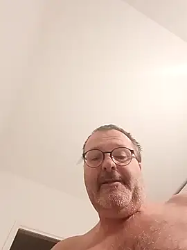 Snapshot of mike9473 chatting on 11/24/25, 06:57 mike9473 online show from 11/24/25, 06:57