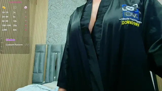 veronicaroose  online show from 09/29/25, 12:54