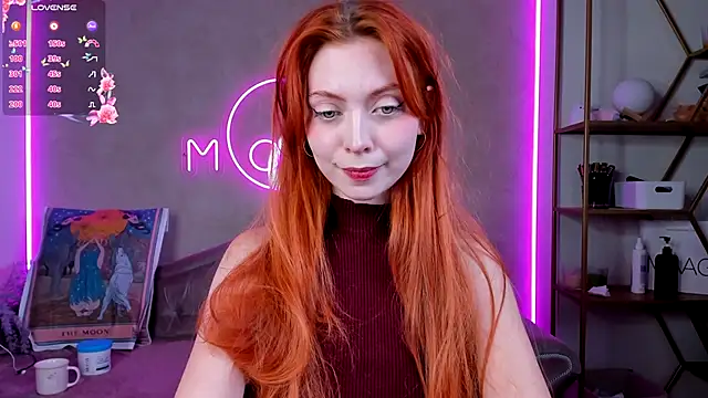 Snapshot of lika_lil chatting on 11/18/25, 07:18 lika lil online show from 11/18/25, 07:18