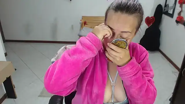 charlottezoe15 online show from 02/12/26, 07:25