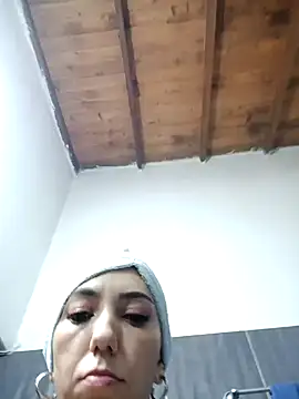 LunaZambrano online show from 11/15/25, 02:09