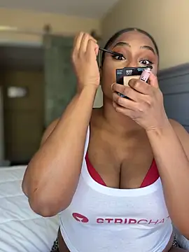 Snapshot of CandyLuxxxx chatting on 06/18/26, 05:06 CandyLuxxxx online show from 06/18/26, 05:06