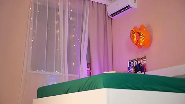 Snapshot of RosyEmily chatting on 01/14/25, 01:26 RosyEmily online show from 01/14/25, 01:26