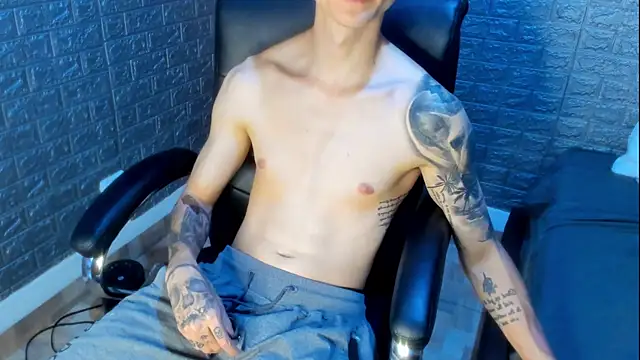 Snapshot of Dmtry6 chatting on 10/07/25, 08:17 Dmtry6 online show from 10/07/25, 08:17