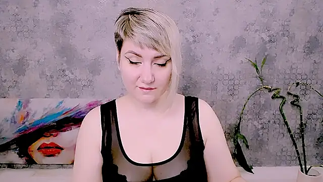 Snapshot of Djullia chatting on 06/20/26, 05:10 Djullia online show from 06/20/26, 05:10