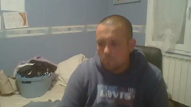 manubm03 online show from 10/14/25, 03:57