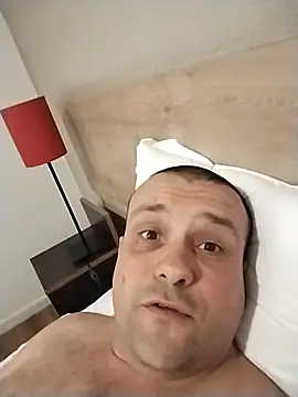 manubm03 online show from 11/24/25, 08:08