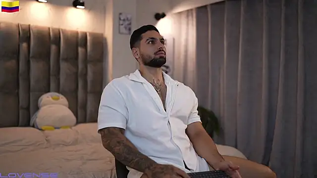 Snapshot of john_king29 chatting on 10/31/25, 12:33 john king29 online show from 10/31/25, 12:33