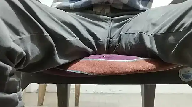 Snapshot of manan28 chatting on 12/08/24, 01:03 manan28 online show from 12/08/24, 01:03