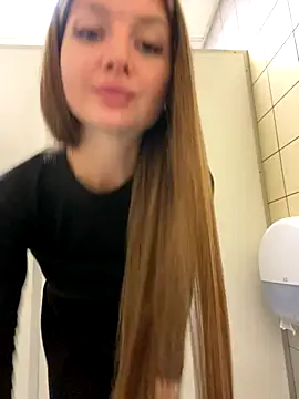 Snapshot of KrisMagnoly chatting on 09/25/25, 05:49 KrisMagnoly online show from 09/25/25, 05:49