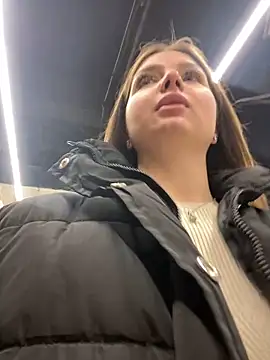 Snapshot of KrisMagnoly chatting on 09/30/25, 05:29 KrisMagnoly online show from 09/30/25, 05:29