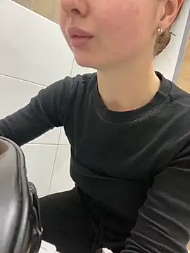 KrisMagnoly online show from 10/04/25, 05:33