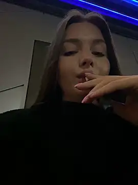 Snapshot of KrisMagnoly chatting on 11/09/25, 03:10 KrisMagnoly online show from 11/09/25, 03:10