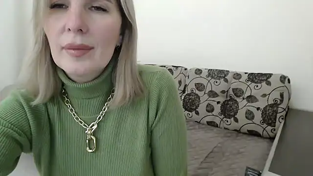 sensualEmilia online show from 10/25/25, 06:24