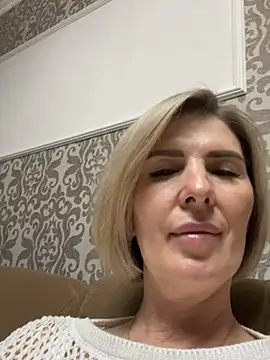 Snapshot of sensualEmilia chatting on 06/07/26, 04:44 sensualEmilia online show from 06/07/26, 04:44
