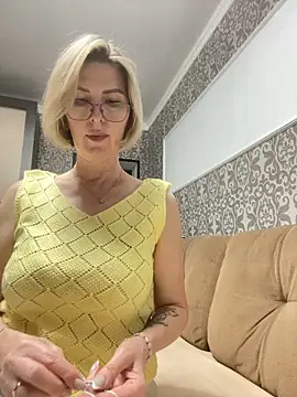 Snapshot of sensualEmilia chatting on 06/10/26, 06:29 sensualEmilia online show from 06/10/26, 06:29