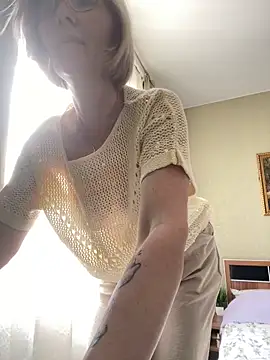 Snapshot of sensualEmilia chatting on 06/15/26, 07:10 sensualEmilia online show from 06/15/26, 07:10
