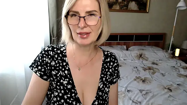 Snapshot of sensualEmilia chatting on 07/17/26, 11:06 sensualEmilia online show from 07/17/26, 11:06