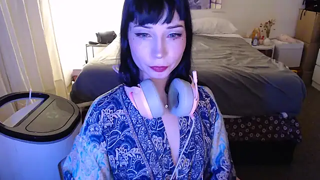 Snapshot of latinpetit chatting on 11/21/25, 03:16 latinpetit online show from 11/21/25, 03:16