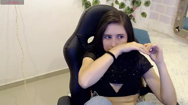 Snapshot of tania_sweet__ chatting on 02/15/25, 05:39 tania sweet online show from 02/15/25, 05:39