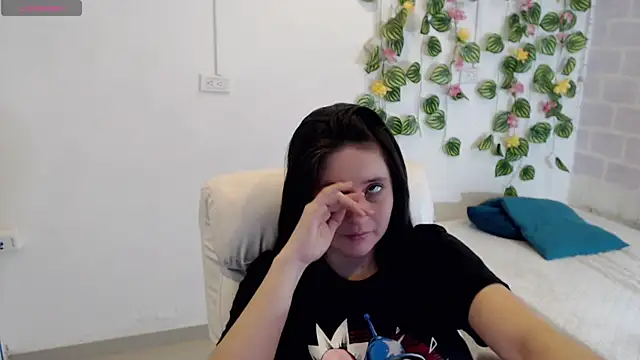 tania sweet   online show from 12/17/25, 04:13