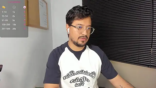 Snapshot of DaviidEvans_ chatting on 12/07/24, 02:42 DaviidEvans online show from 12/07/24, 02:42