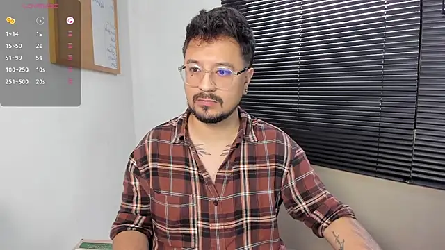 Snapshot of DaviidEvans_ chatting on 12/13/24, 01:22 DaviidEvans online show from 12/13/24, 01:22