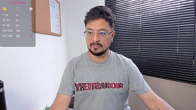 Snapshot of DaviidEvans_ chatting on 12/15/24, 02:16 DaviidEvans online show from 12/15/24, 02:16