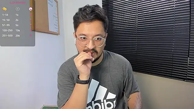 Snapshot of DaviidEvans_ chatting on 12/17/24, 10:22 DaviidEvans online show from 12/17/24, 10:22