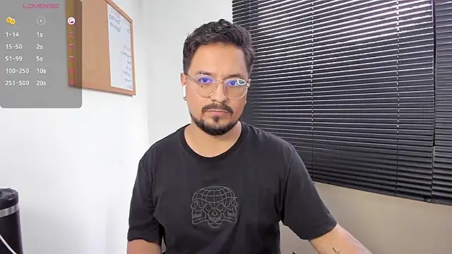 Snapshot of DaviidEvans_ chatting on 12/21/24, 08:32 DaviidEvans online show from 12/21/24, 08:32