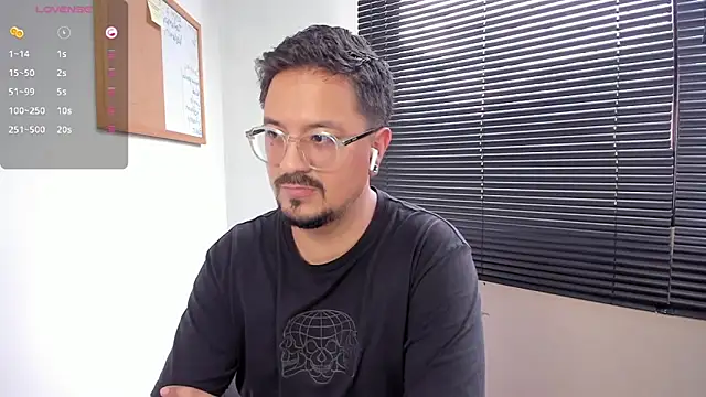 Snapshot of DaviidEvans_ chatting on 12/31/24, 05:29 DaviidEvans online show from 12/31/24, 05:29