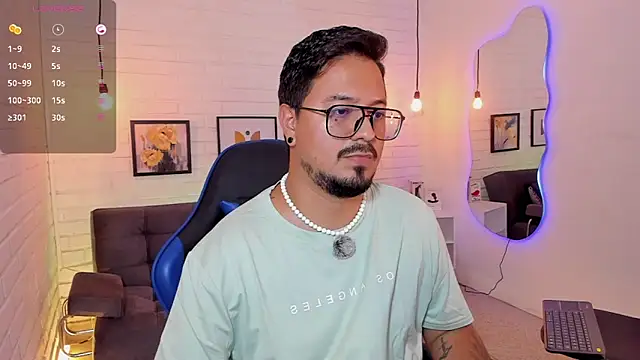 Snapshot of DaviidEvans_ chatting on 09/16/25, 03:13 DaviidEvans online show from 09/16/25, 03:13