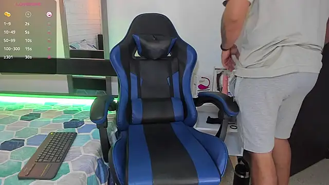 Snapshot of DaviidEvans_ chatting on 10/04/25, 01:20 DaviidEvans online show from 10/04/25, 01:20