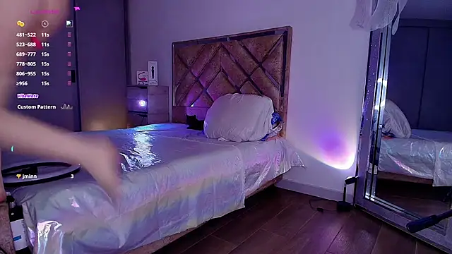 Snapshot of GoddessLinda04 chatting on 09/27/25, 10:04 GoddessLinda04 online show from 09/27/25, 10:04