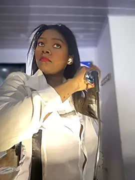 Snapshot of Tayra_Siny chatting on 02/22/25, 12:19 Tayra Siny online show from 02/22/25, 12:19