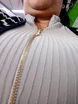   valentina18 online show from 01/15/25, 04:21