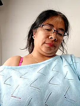   valentina18 online show from 03/05/25, 08:32