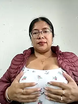   valentina18 online show from 11/13/25, 01:10