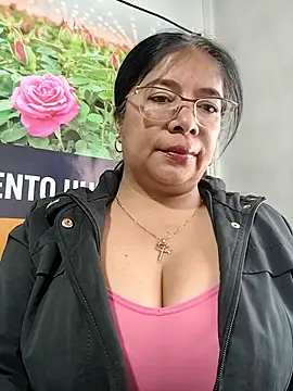   valentina18 online show from 05/11/26, 12:11