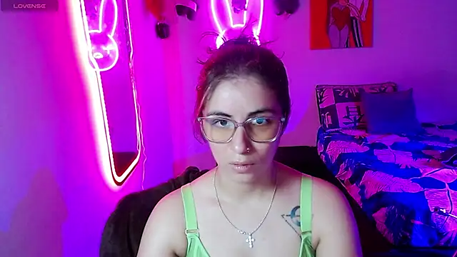Snapshot of valentina_angel chatting on 06/30/26, 02:23 valentina angel online show from 06/30/26, 02:23
